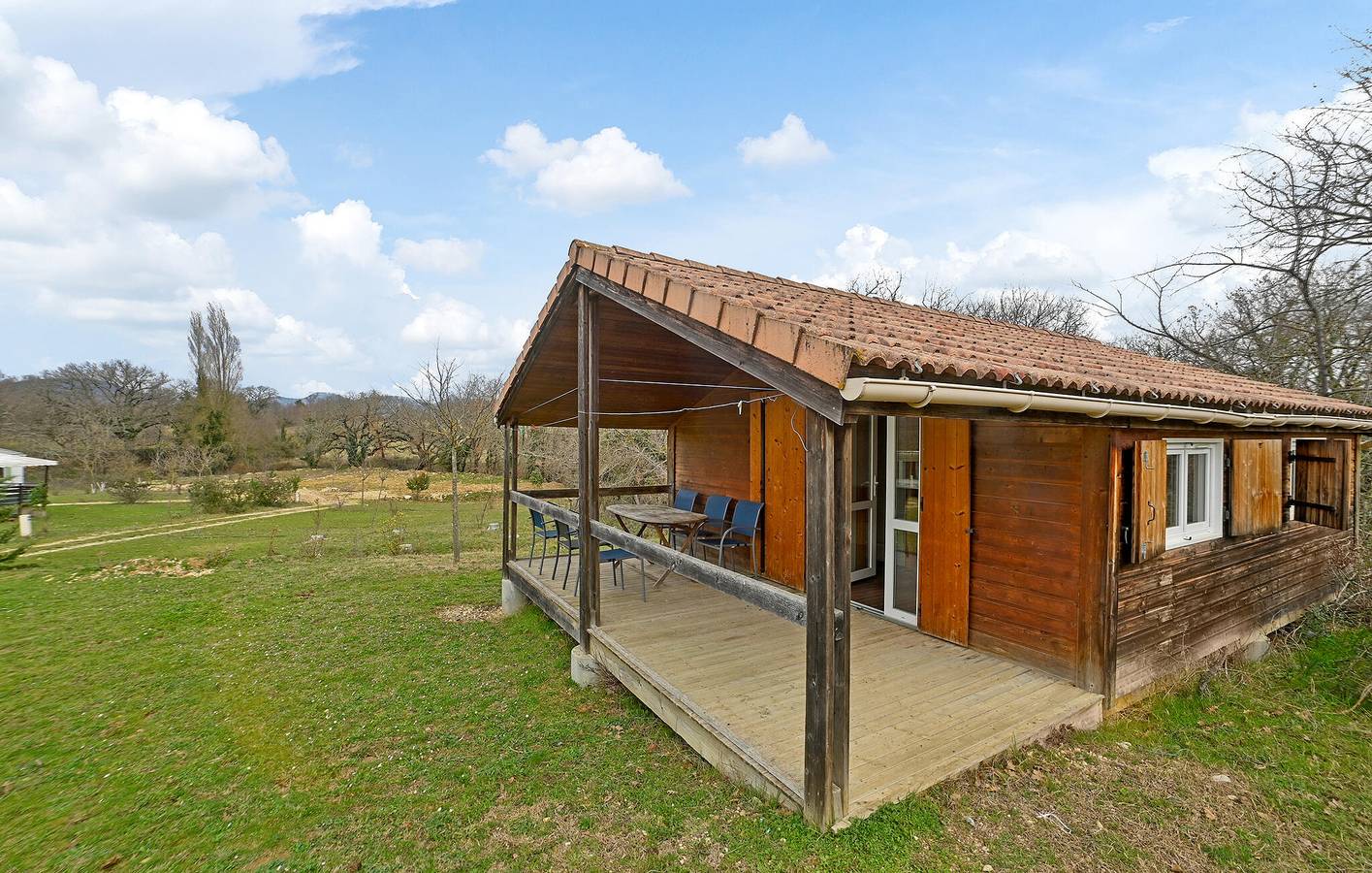 Acogedor apartamento de vacaciones con piscina y aparcamiento in Barjac, Región De Alès