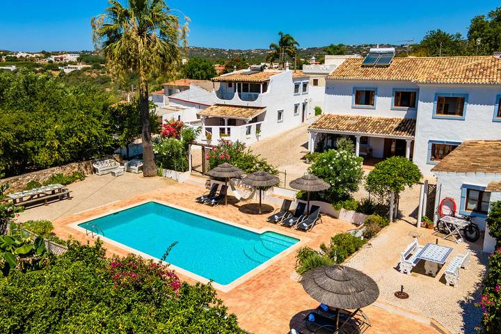 Location de vacances pour 6 personnes, avec balcon ainsi que balcon/terrasse et piscine dans Boliqueime