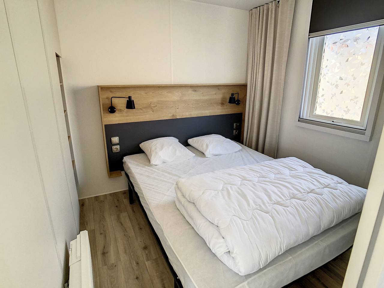 Mobil-home 35m², 3 chambres, terrasse couverte, piscine chauffée, à 200m de la plage, Jullouville in Jullouville, Côte de la Déroute