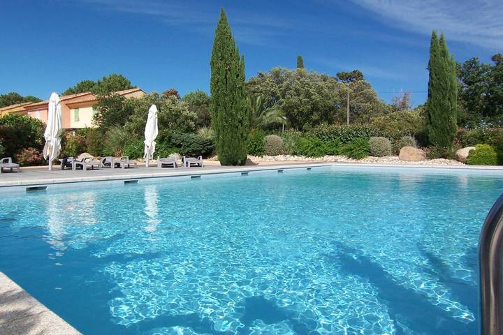 Chalet para 6 personas, con terraza y piscina - 1