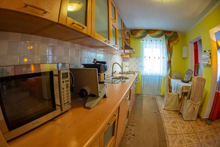 Maison d’hôte pour 3 personnes, avec vue ainsi que piscine et jardin à Pula - 4