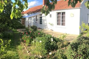 Gîte pour 4 personnes, avec jardin et piscine à Nieul-le-Dolent