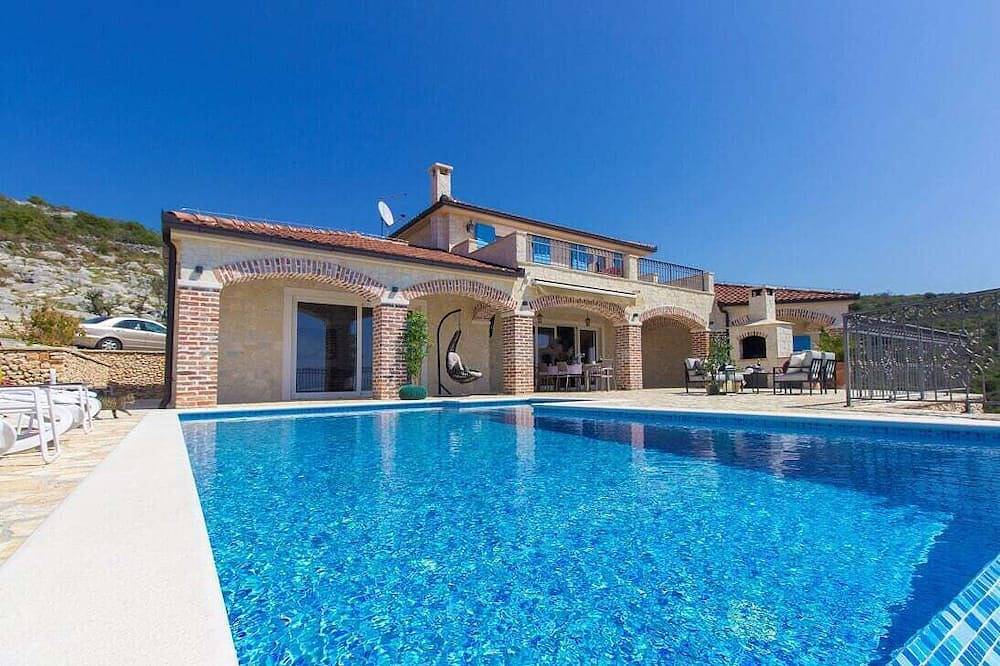 Casa vacanza a Capocesto a partire da 472€ a notte