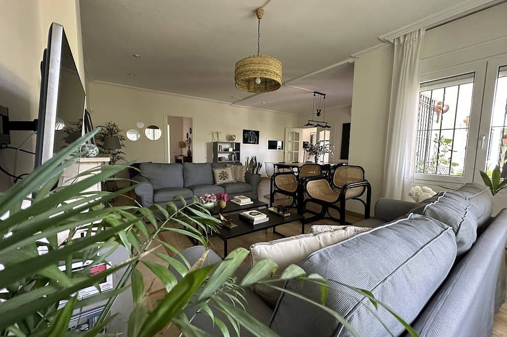 Your family pool 15 minutes from the center of Seville in Mairena del Aljarafe, Sevilla Province