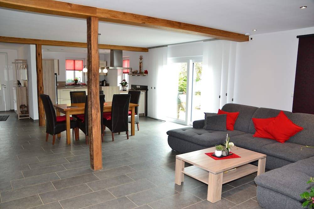 Eifelgold - Komfortable, großzügige 5-Sterne Ferienwohnung in ruhiger Lage in Habscheid, Eifelkreis Bitburg-Prüm