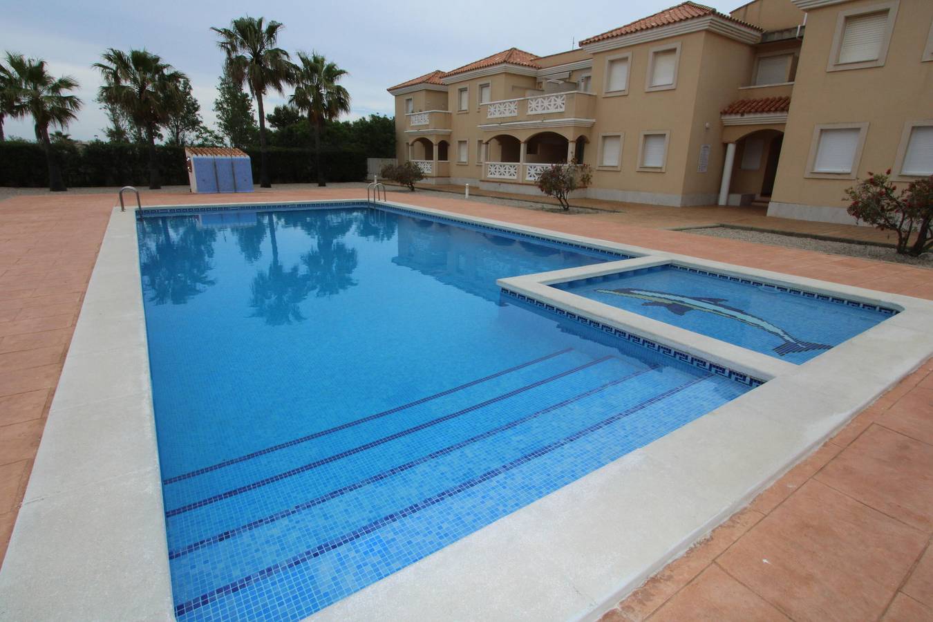 Entire apartment, Ap Dunes Ros, Ideal house for your holidays near the sea, free wifi, optional air conditioning, community pool, pets allowed, dog’s beach in Riumar, Delta de l'Ebre