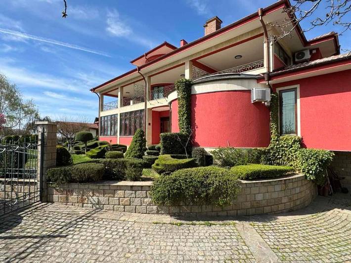 Hôtel pour 4 personnes, avec Jacuzzi ainsi que Terrasse et Jardin