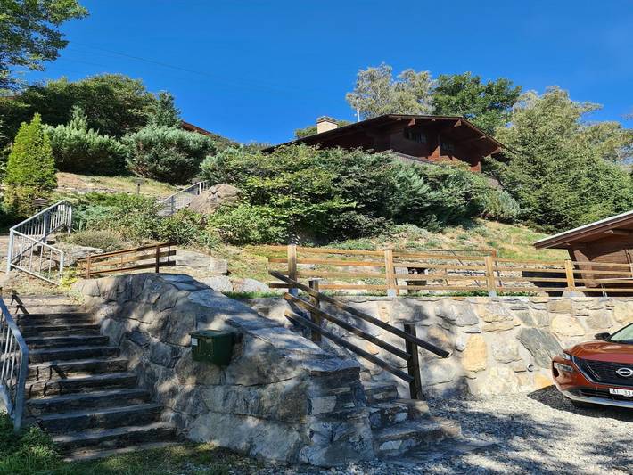 Ferienhaus für 8 Personen, mit Sauna und Terrasse sowie Garten und Pool im Wallis