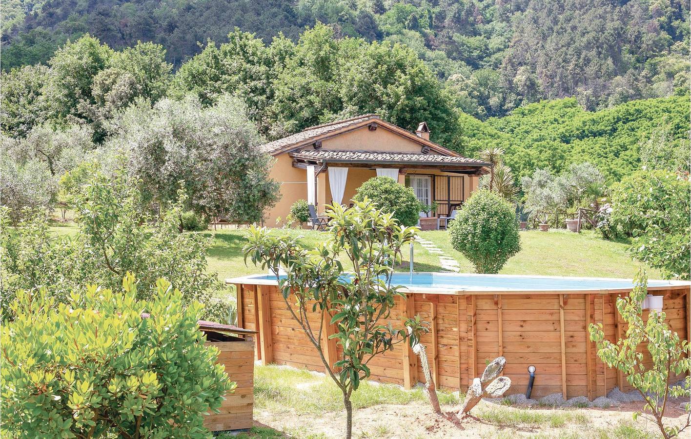 Apt am Pool mit Parkplatz und WiFi, in der Nähe des Flusses Serchio in Lucca, Italienische Riviera