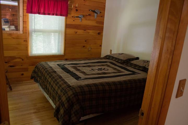 Vacation house for 6 people, with terrace and yard in Adirondack Mountains