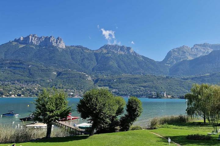 Location de vacances pour 4 personnes, avec terrasse et jardin, animaux acceptés à Duingt