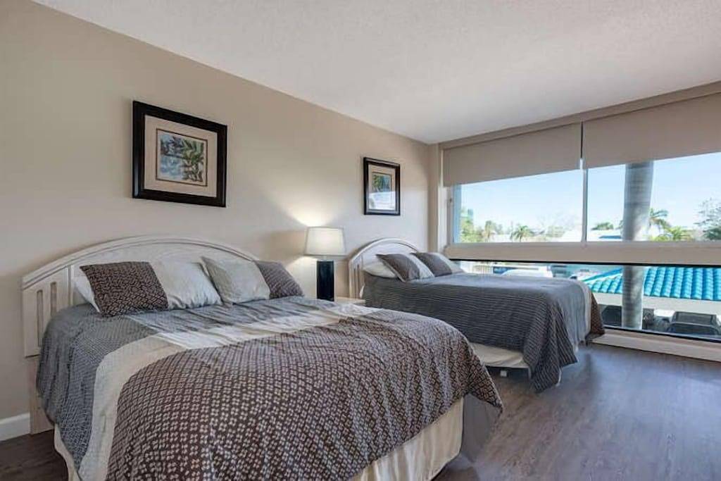 Ganze Wohnung, Einheit 25 im Grand Tower am Strand - Blick auf benachbarte Seetrauben in Siesta Key Beach, Siesta Key