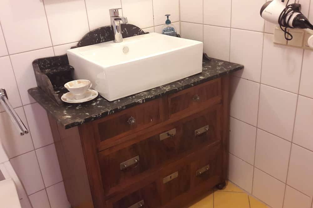 Ganze Wohnung, Fewo \"Blume\" Vacation made for me in Fahrenbach, Neckar-Odenwald-Kreis