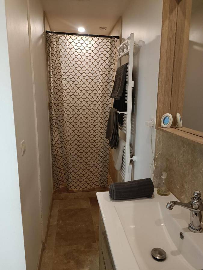 Gîte pour 3 personnes, avec terrasse et jardin à La Garde-Adhémar - 4