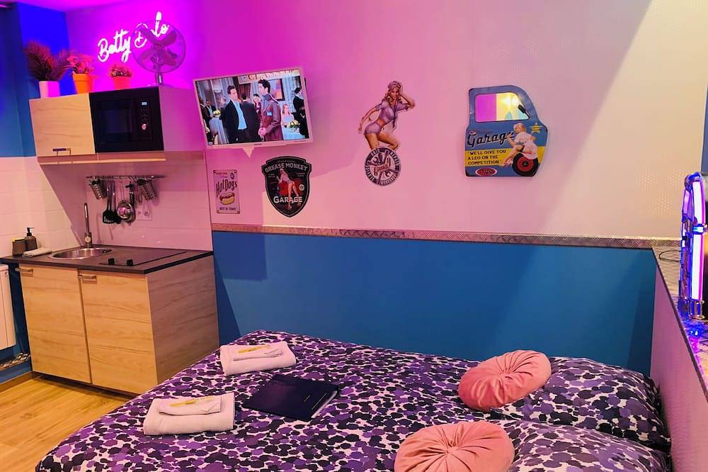 Entire apartment, ★Studio Betty Dole★ fully equipped - heart of downtown - high-speed Wifi - Netflix in Dole, Jura