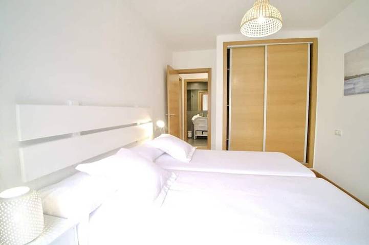 Appartement entier, The Cliffs - Sunset Village Beach 1A in Praia de Celeiro (Viveiro), Viveiro