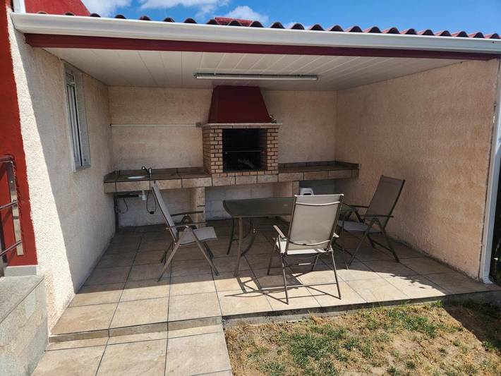 Casa rural para 10 personas, con jardín además de piscina y vistas, Se admiten mascotas en Teo  - 2