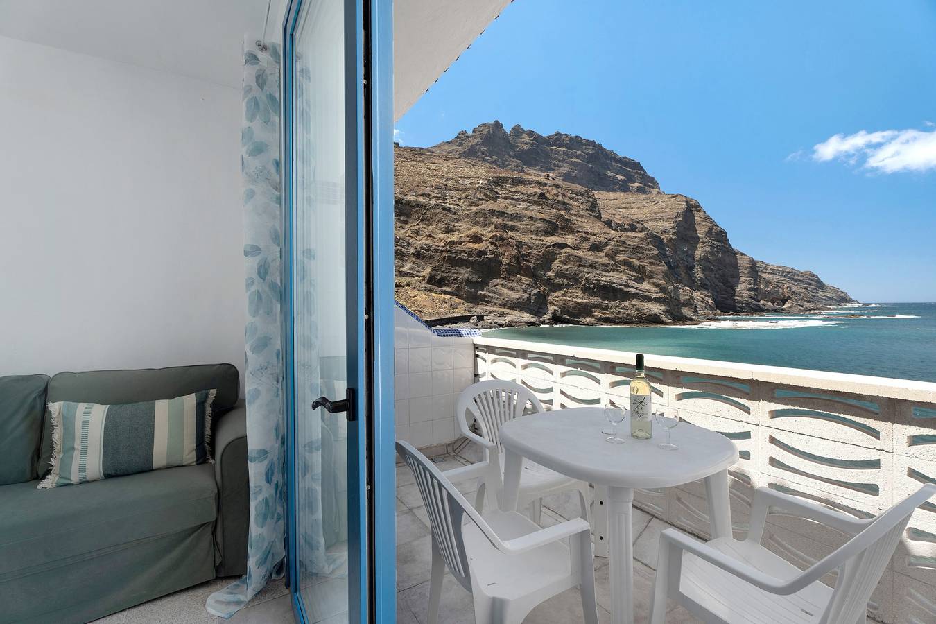 Ganze Wohnung, Apartment 'Playa Azul - 10' mit Meerblick, privater Terrasse und Wlan in Alojera, La Gomera