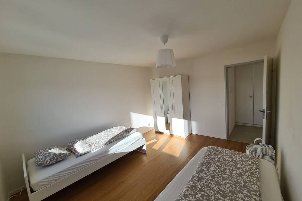 Apartamento entero, Quiet, central living with panoramic views - 20 minutes by train to Zurich main station in Lenzburg, Aargau-Basel