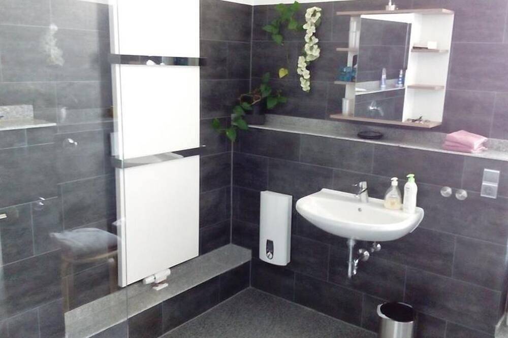 Entire apartment, 6-bed apartment shower / Wc, 3 bedrooms - Ferienwohnung Goffart in Monschau, Naturpark Hohes Venn-Eifel