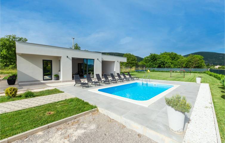 Charmante 2-Zimmer-Wohnung mit Pool, Terrasse und WLAN in Dalmatinisches Zagora