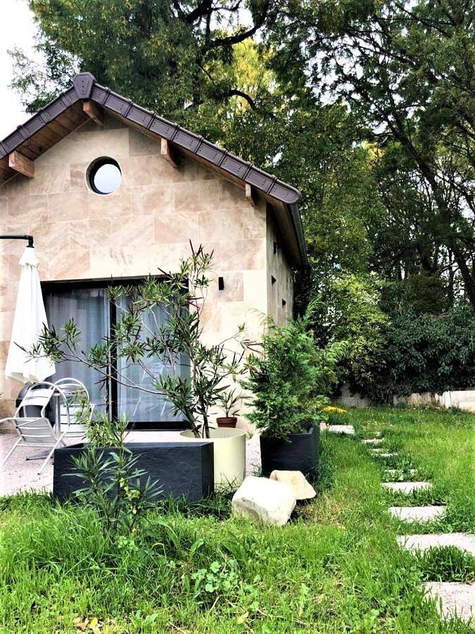 Gîte pour 2 personnes, avec terrasse et jardin ainsi que sauna et jacuzzi dans Val-de-Marne - 4
