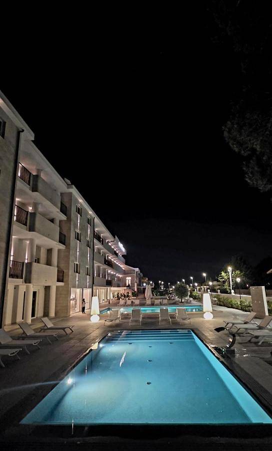 Hôtel, avec Terrasse et Jacuzzi ainsi que Jardin et Bassin pour enfant à San Giovanni Rotondo - 3