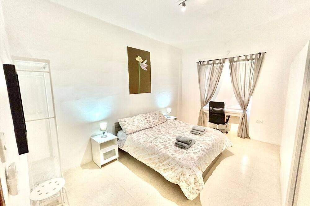 Geheel appartement, St Julians - Balluta Bay large 3 bedroom apartment in San Giljan, Malta