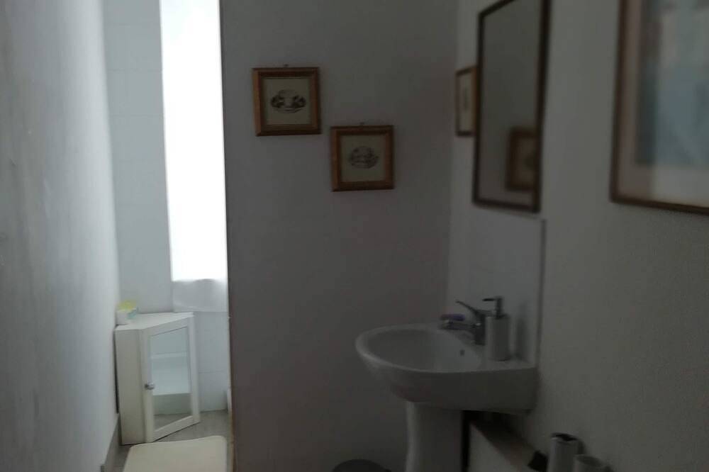 Appartement entier, Gîte très confortable, constituant un point de départ idéal pour visiter l'Auvergne. in Saint-Germain-l'Herm, Région d'Ambert