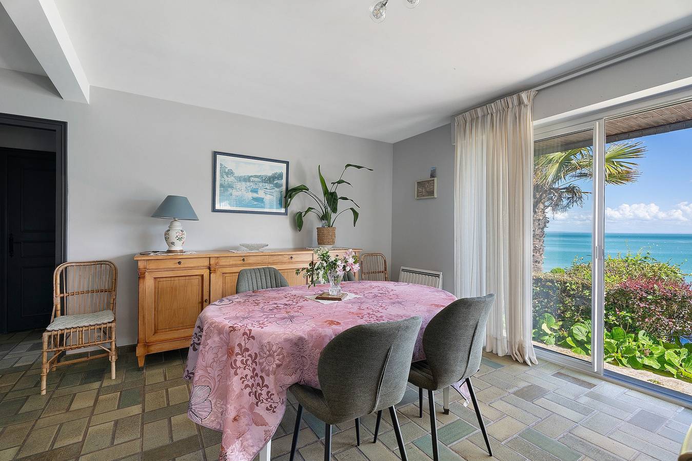 Außergewöhnliches Ferienhaus mit Meerblick und direktem Zugang zum Strand in Cancale in Cancale, Mont-Saint-Michel-Bucht