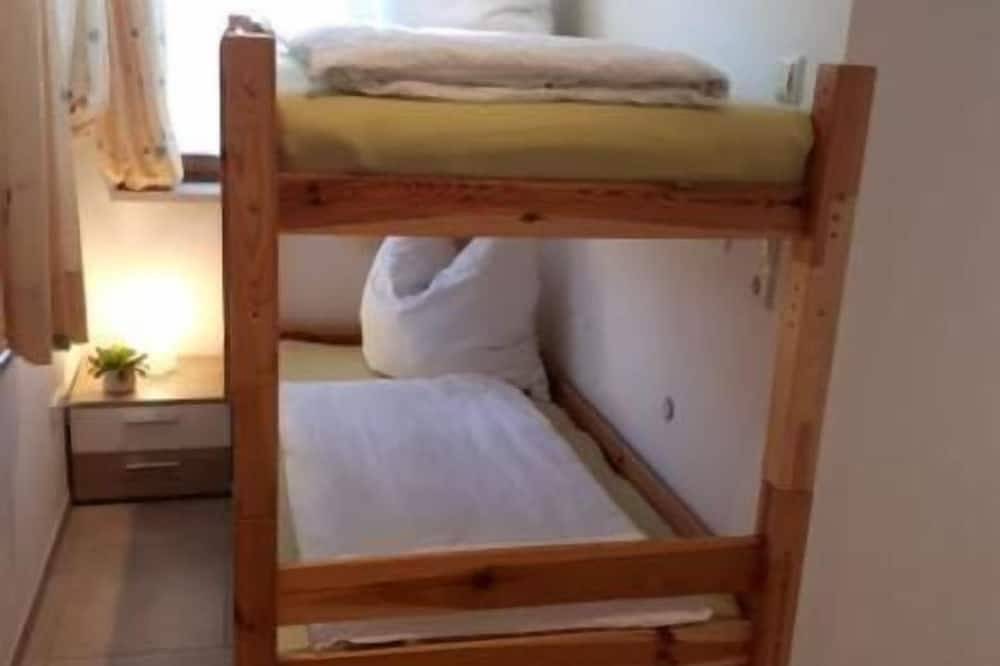 Ganze Wohnung, Ferienwohnung 1 - Eg  43 m², mit zwei Schlafzimmer, nahe Chiemsee in Obing, Landkreis Traunstein