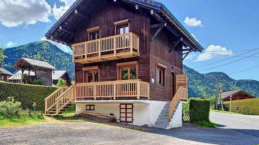 Holiday letting for 7 people, with garden in Morzine