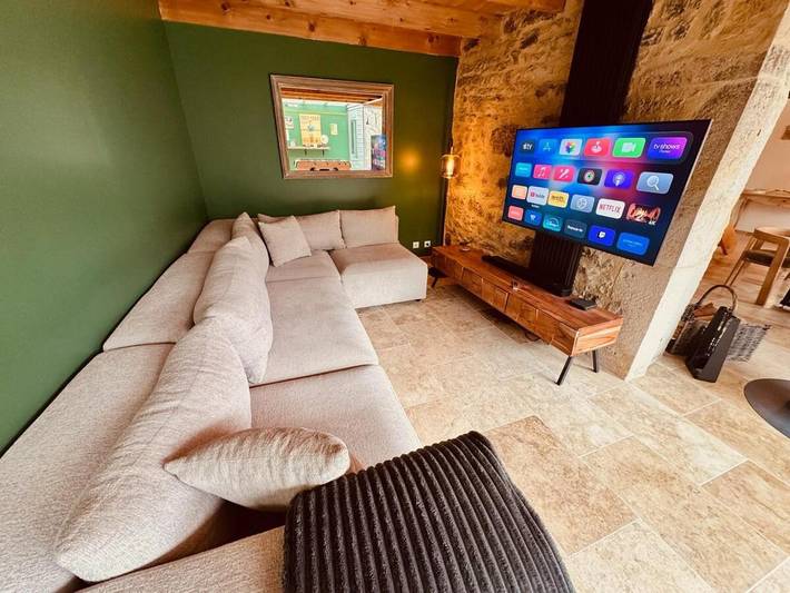 Location de vacances pour 12 personnes, avec terrasse ainsi que vue et piscine, animaux acceptés à Lalbenque