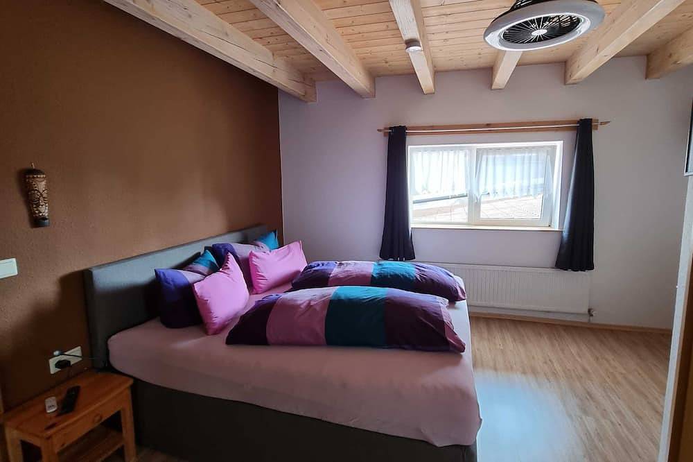 Nichtraucher-Doppelzimmer, 12 qm mit Wc und Dusche - Gästehaus Gravell in Europa-Park, Rust