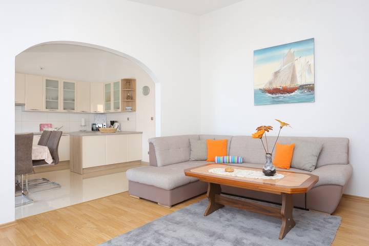 Ferienwohnung für 8 Personen, mit Balkon/Terrasse in Omis