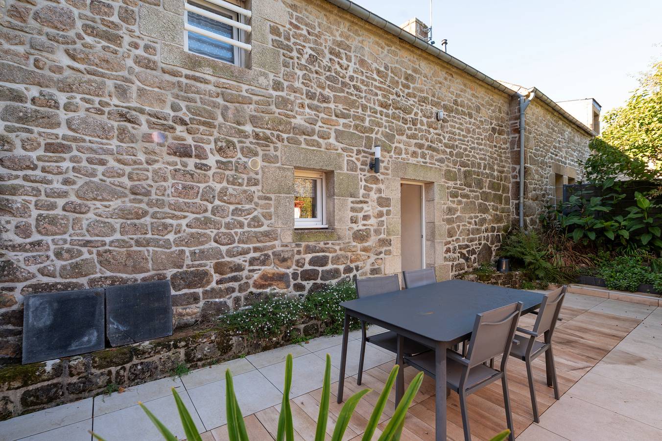 Petite maison "Mon Nid" avec terrasse privée, jardin partagé et Wi-Fi in Crach, Côte des Mégalithes