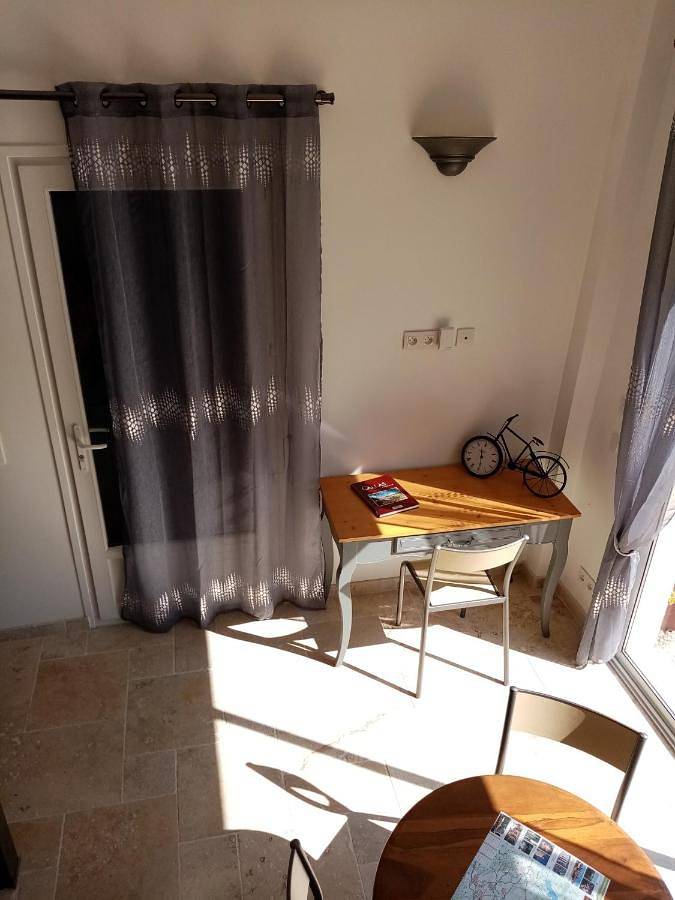 Chambre d’hôte pour 4 personnes, avec vue ainsi que piscine et jardin à Callas - 2