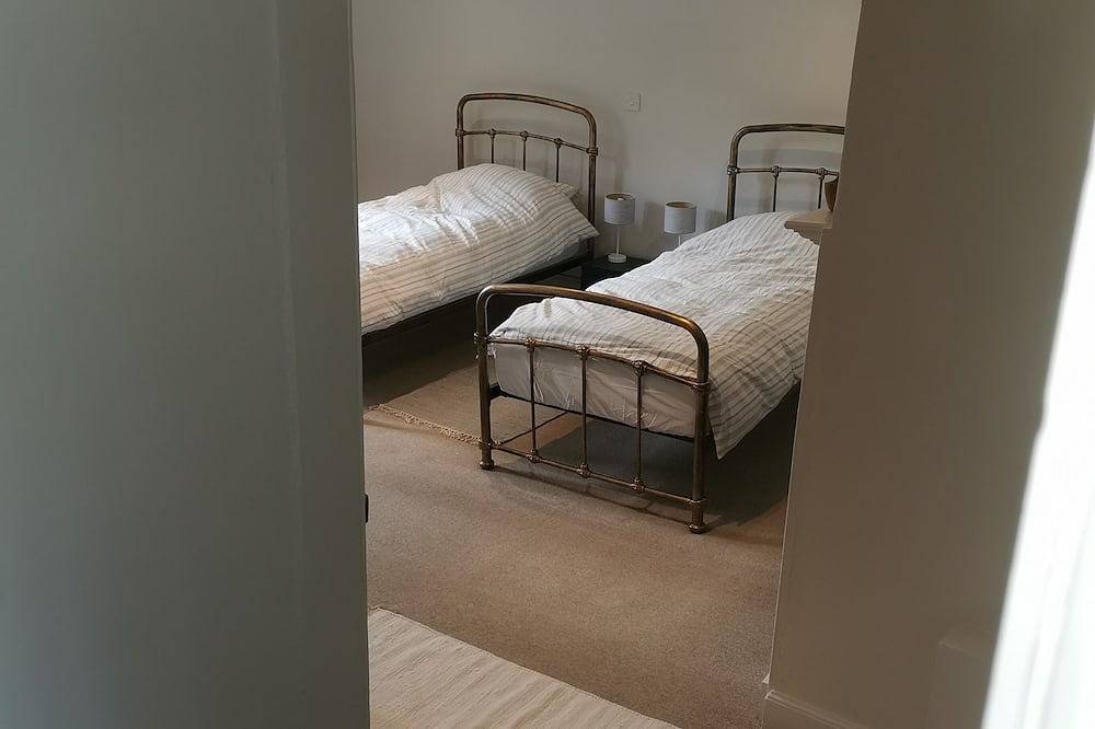 Landhaus aus dem 17. Jahrhundert, stilvoll fertiggestellt, in einem malerischen Dorf in Wiltshire