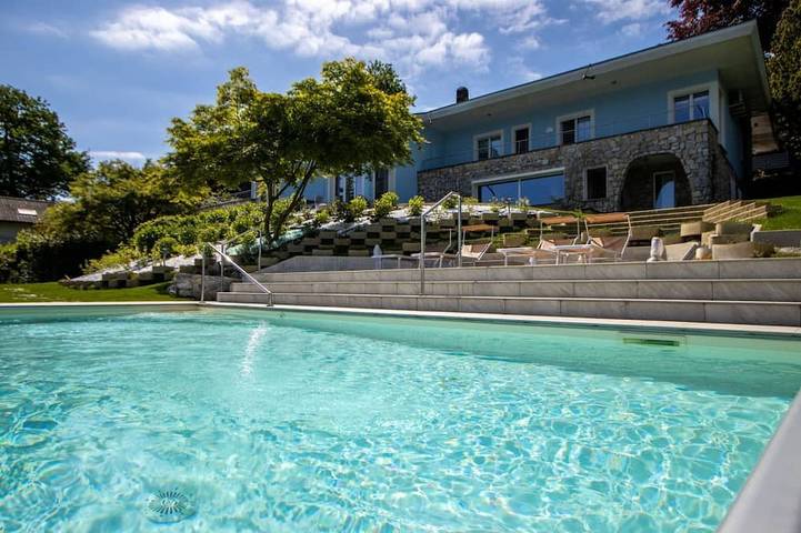 Luxury Villa, Swimming Pool, Private Beach, Sauna, Sleeps 8 - By Guestaly in Cadrezzate con Osmate, Varese Provinz