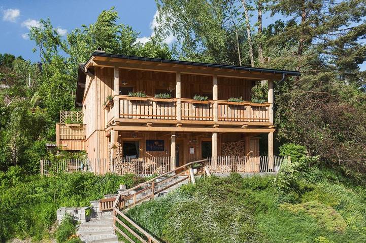 Ferienhaus für 9 Personen, mit Balkon und Terrasse sowie Garten und Sauna