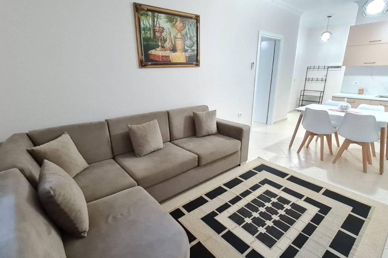 Apartamento entero, Apartamento de vacaciones para 4 personas con balcón in Vlorë (Ciudad), Vlorë
