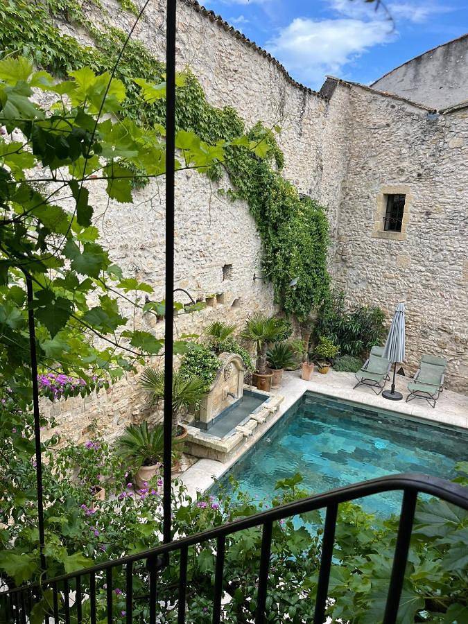 Gîte pour 2 personnes, avec piscine ainsi que balcon et vue à Collias - 2
