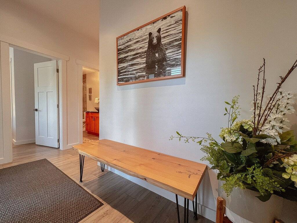 Tofino Escape-Hot Tub, in Town , Marina, Pet, Bbq in Tofino, Alberni-Clayoquot Regional District