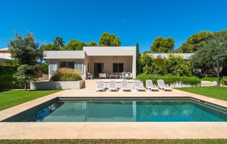 Gemütliches Apartment mit Pool und Terrasse, 2km von Cala Auberdans entfernt in Costa dels Pins, Son Servera