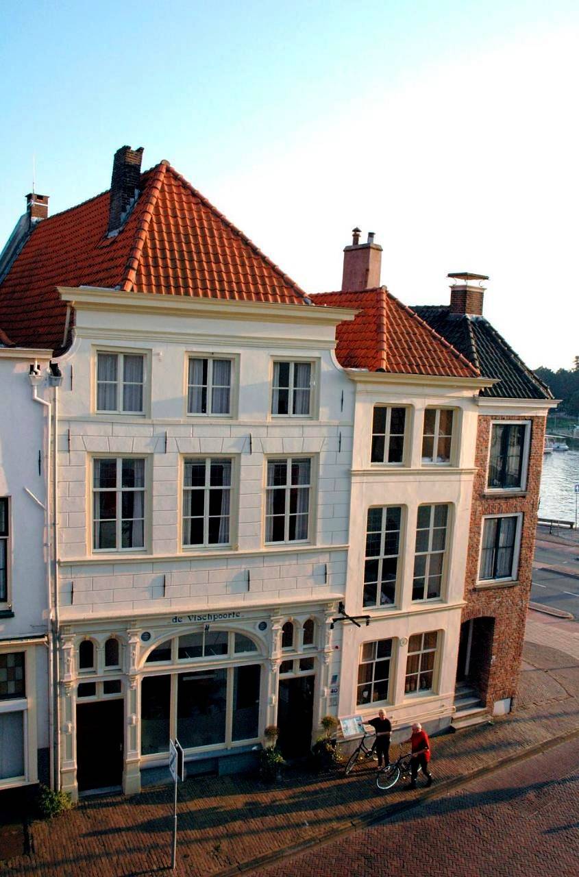Hotel de Vischpoorte, centrum Deventer en aan de Ijssel in Deventer, IJssel