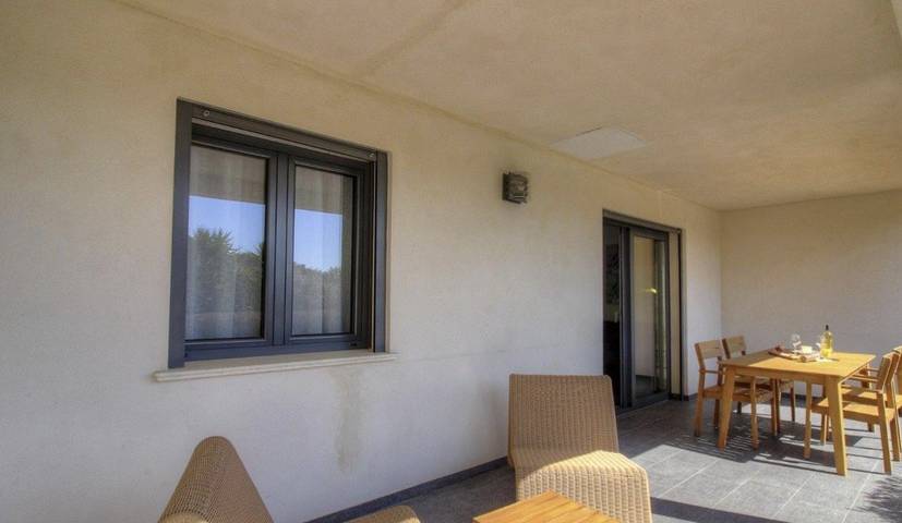 Gîte pour 4 personnes, avec piscine ainsi que jardin et terrasse à Bonifacio - 2