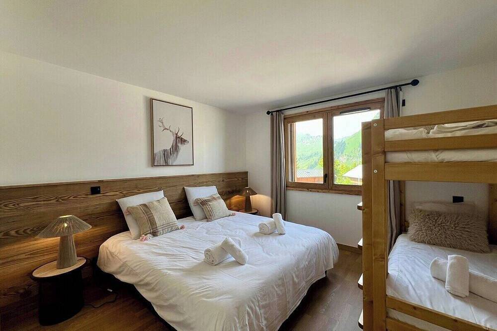Ganze Wohnung, New 10p Apt | Ski-in/out & Central in Le Praz de Lys, Taninges