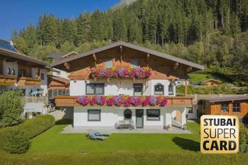 Hütte für 4 Personen, mit Ausblick und Terrasse sowie Garten, kinderfreundlich im Stubaital