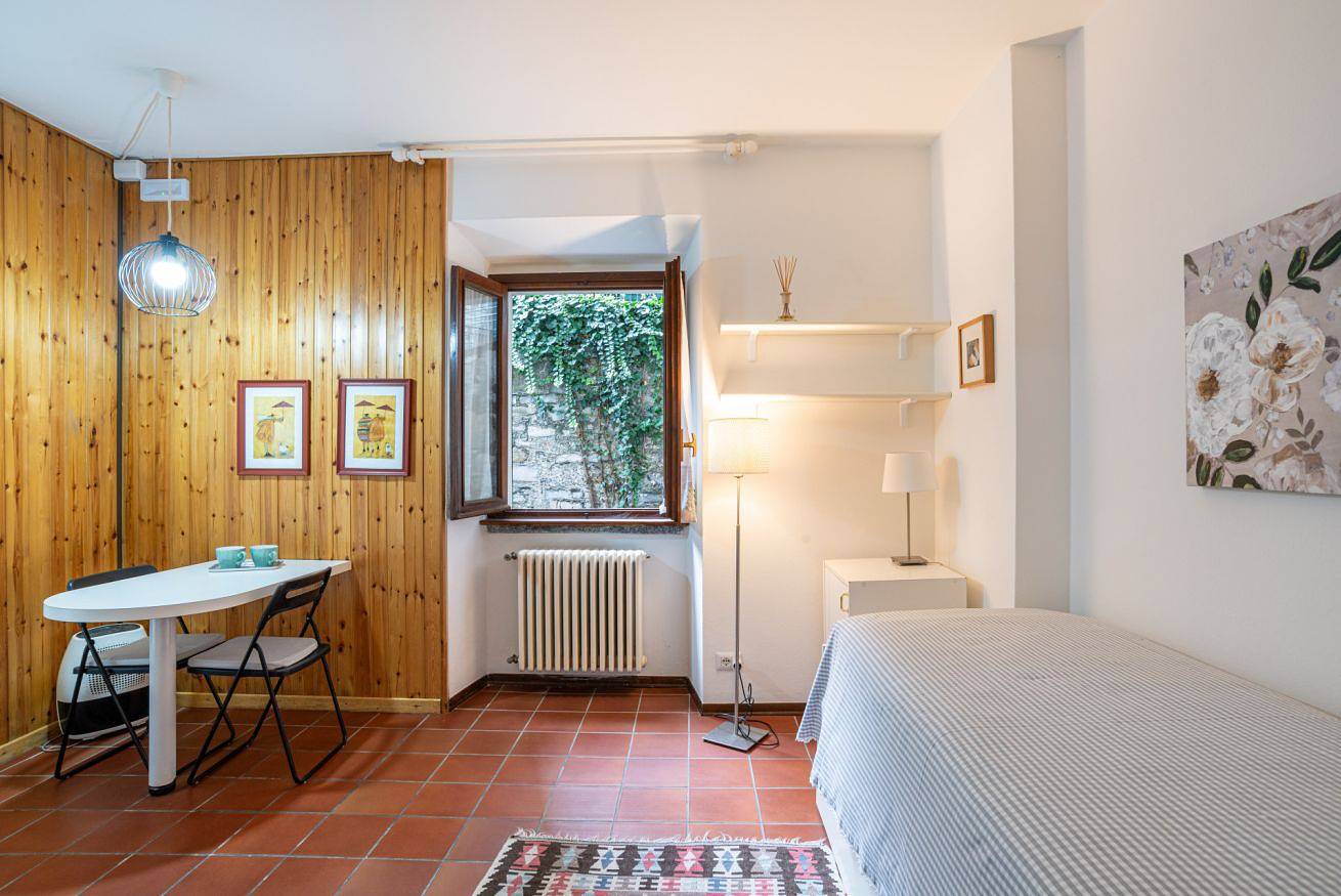 Geheel appartement, Como Pretty Studio Apartment! in Como, Comomeer