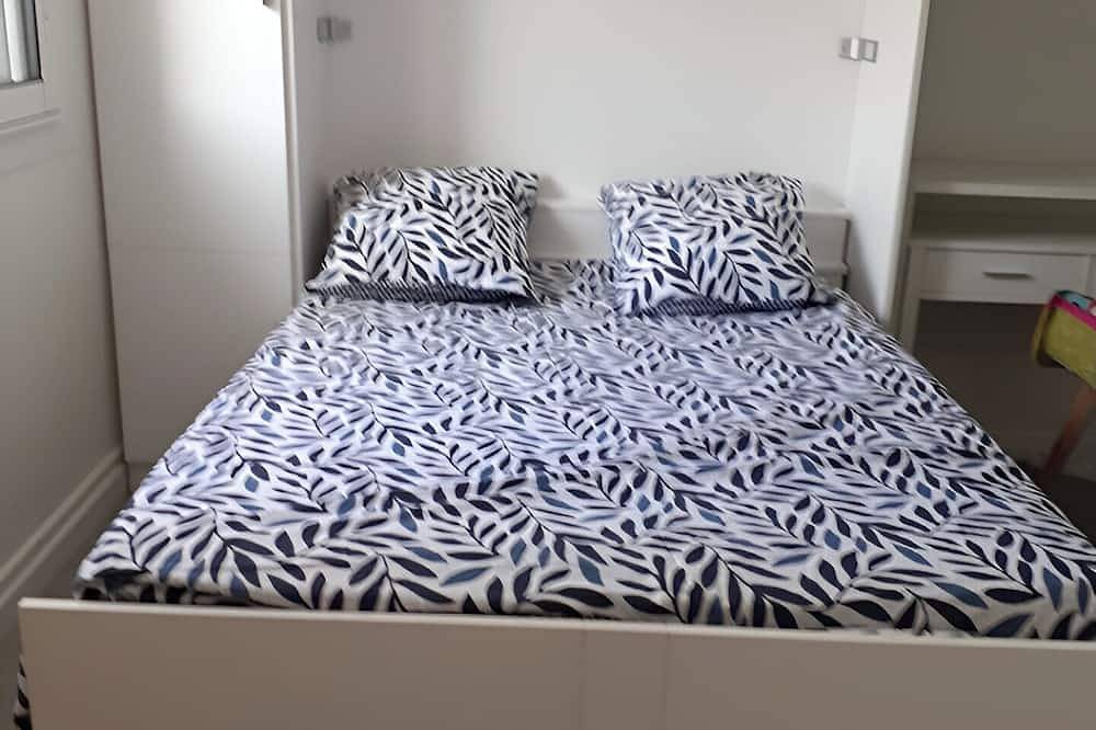Ganze Wohnung, Quiet T1 in St Marc sur Mer, 5 min walk to the beach, terrace and large bed! in Saint-Nazaire, Côte d'Amour